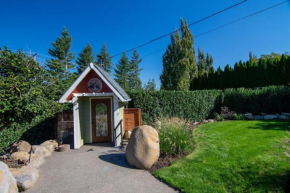 Private Family Home With Gorgeous Yard